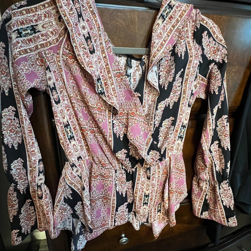 BCBGMaxAzria XS Long Sleeve Pattern Surplice Woven Top NWOT